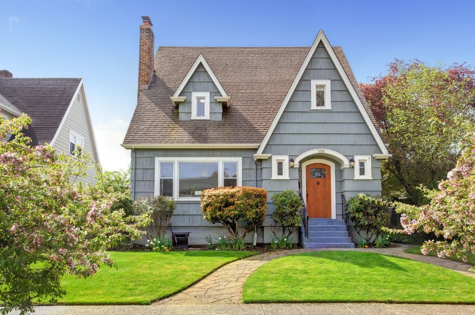 house exterior with curb appeal - reasons your house isn't selling