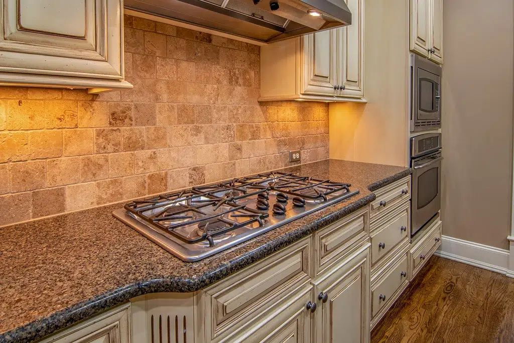 A cream kitchen with terracotta accents.
