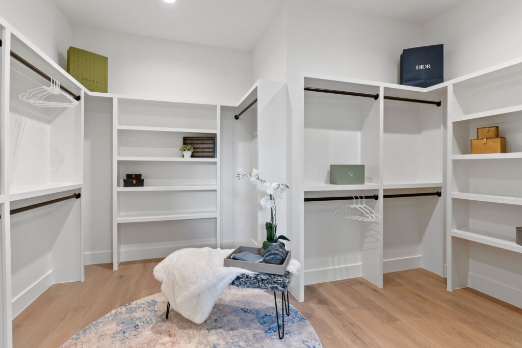 Closet Staging Guide: Tips to Maximize Space and Sell Faster